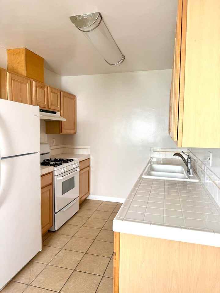 4433 E 4th St - Photo 4 of 15