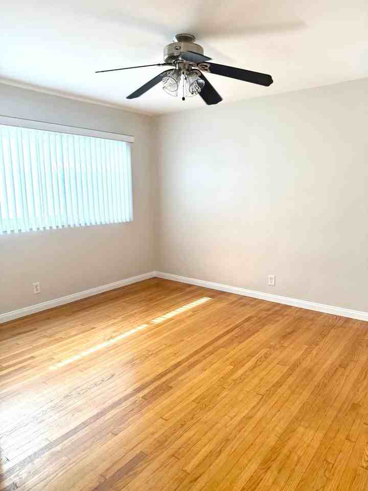 4433 E 4th St - Photo 5 of 15