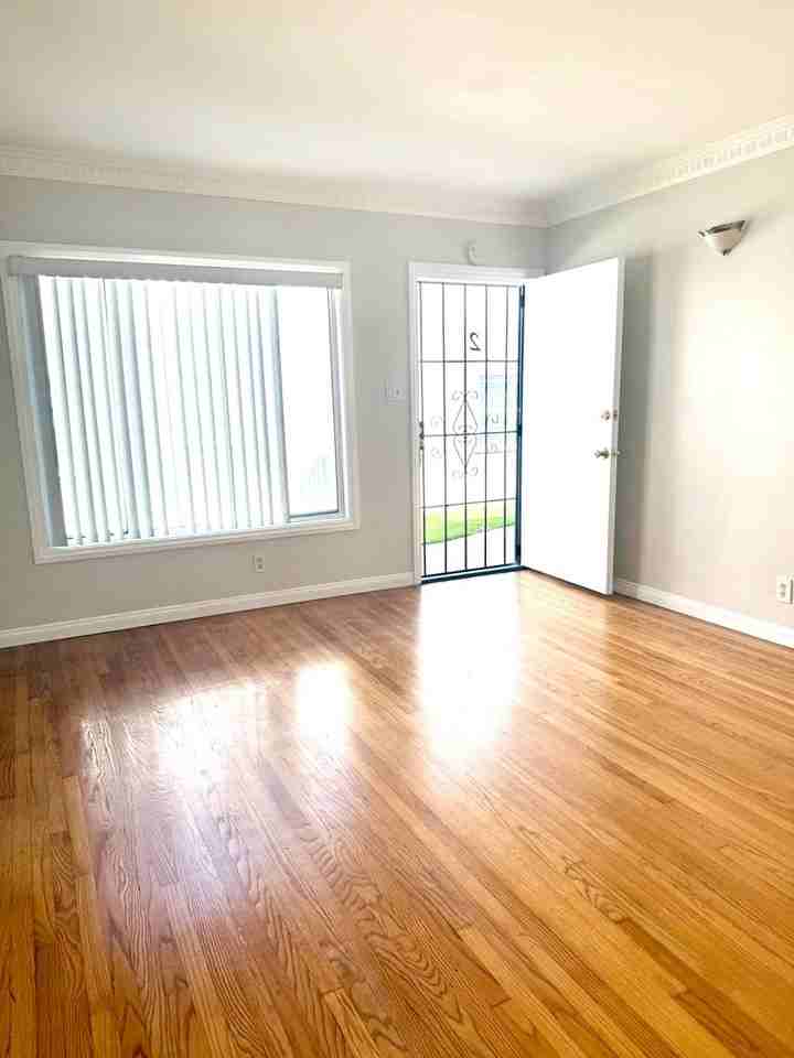 4433 E 4th St - Photo 7 of 15