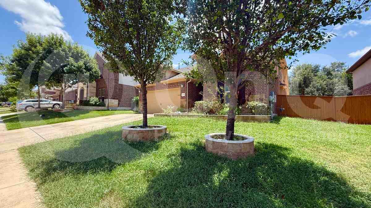 4400 Trinity Woods St - Photo 3 of 28