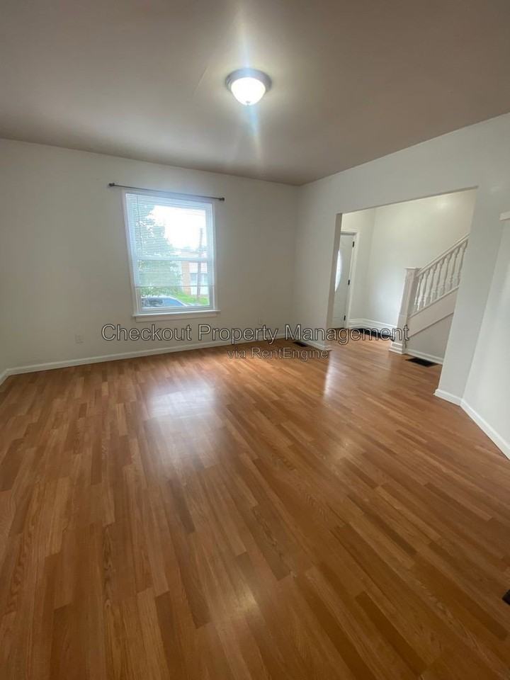 1916 Knox Ave - Photo 2 of 14