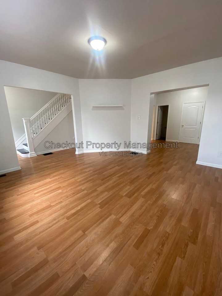 1916 Knox Ave - Photo 3 of 14