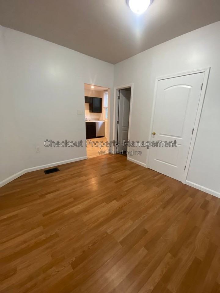 1916 Knox Ave - Photo 4 of 14