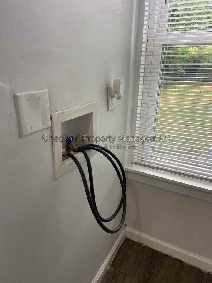 1916 Knox Ave - Photo 6 of 14