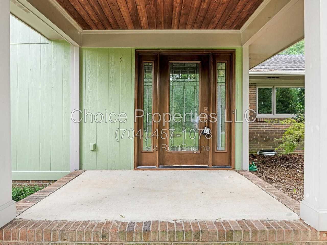 1174 Robinhood Cir - Photo 2 of 24