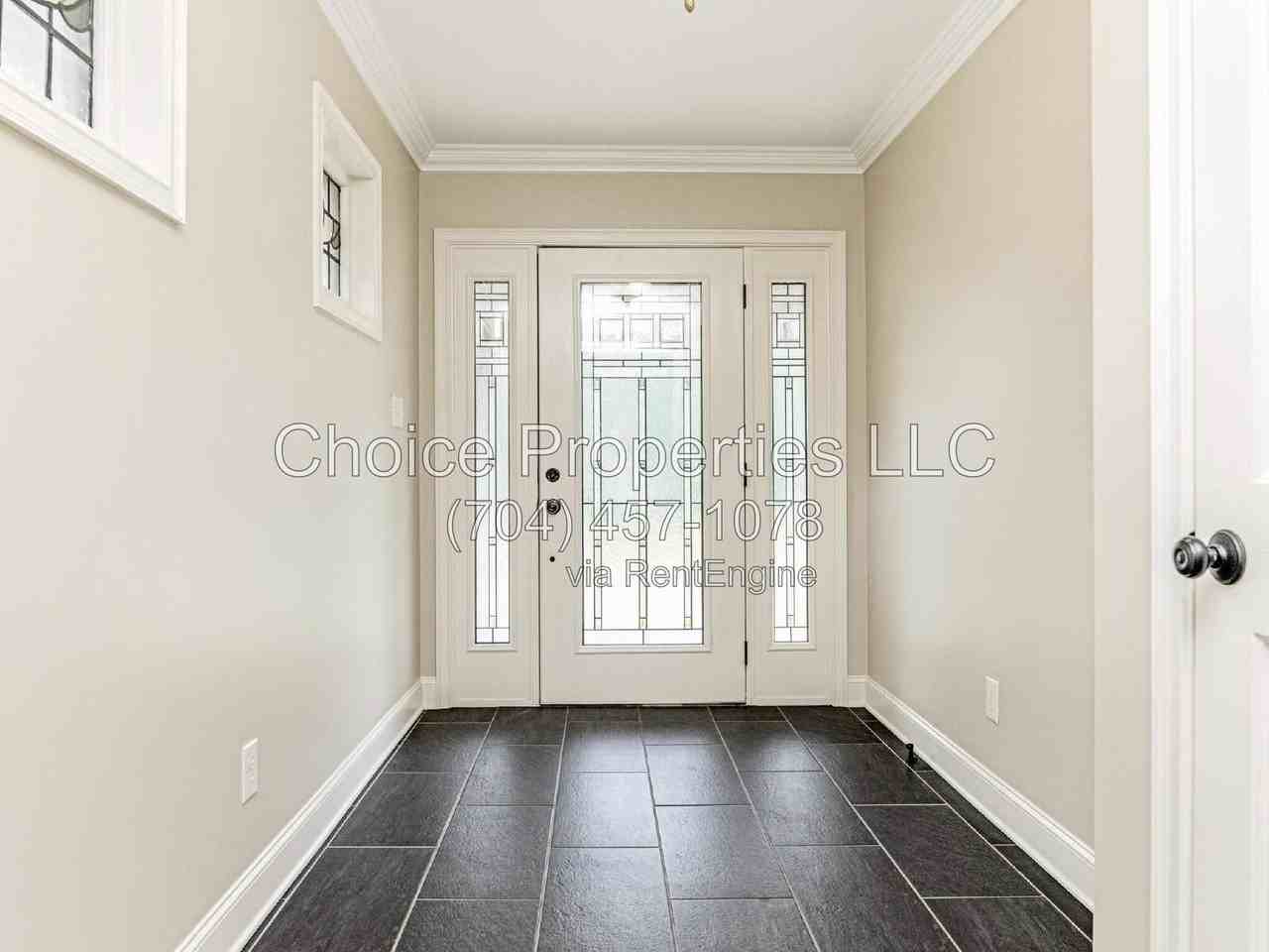 1174 Robinhood Cir - Photo 3 of 24
