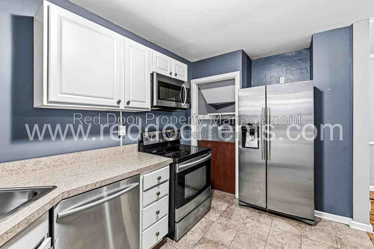 129 E 49th St - Photo 5 of 32