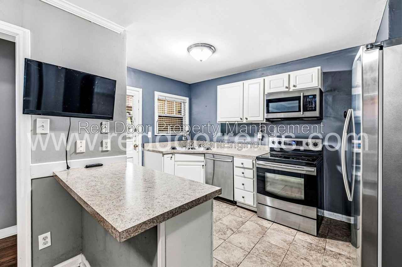 129 E 49th St - Photo 6 of 32