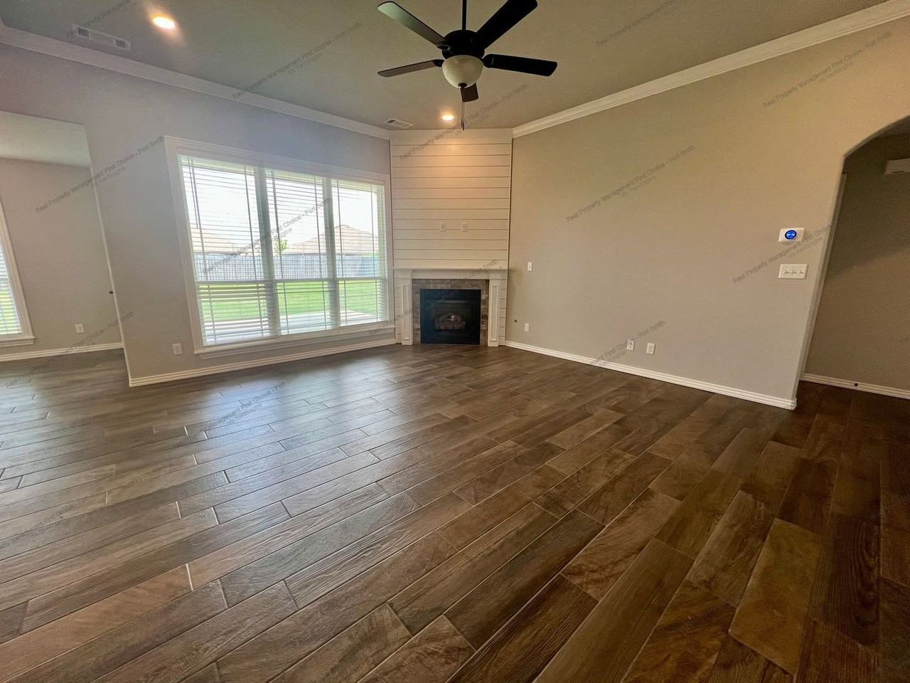 9007 Hawthorne Ln - Photo 4 of 31
