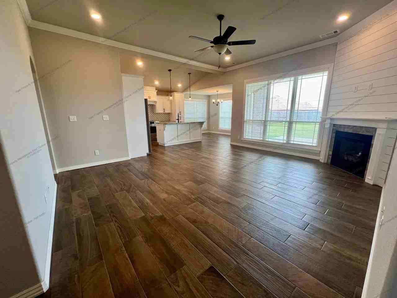 9007 Hawthorne Ln - Photo 5 of 31