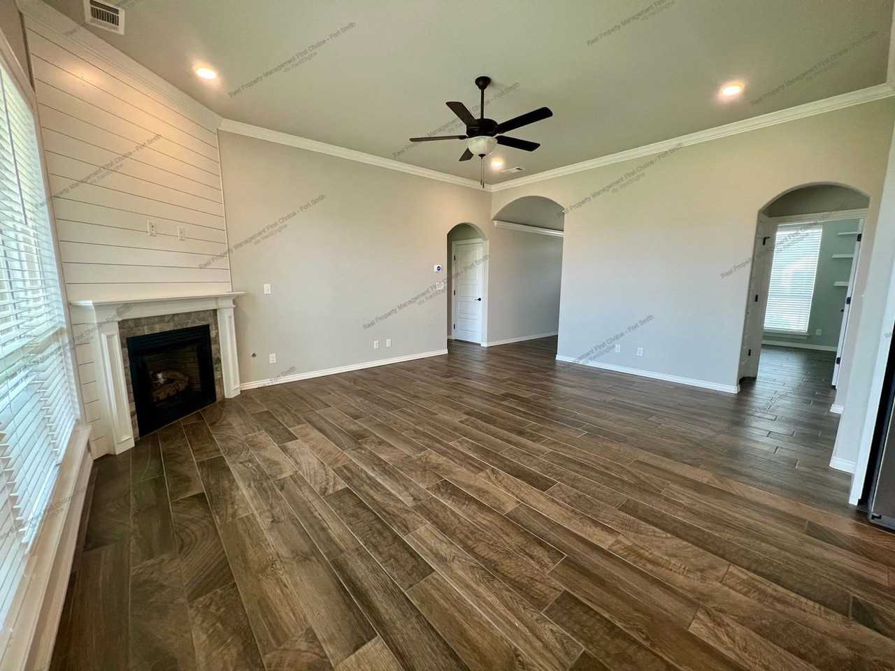 9007 Hawthorne Ln - Photo 6 of 31