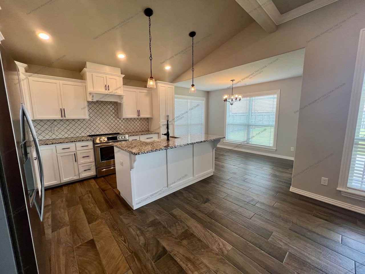 9007 Hawthorne Ln - Photo 7 of 31