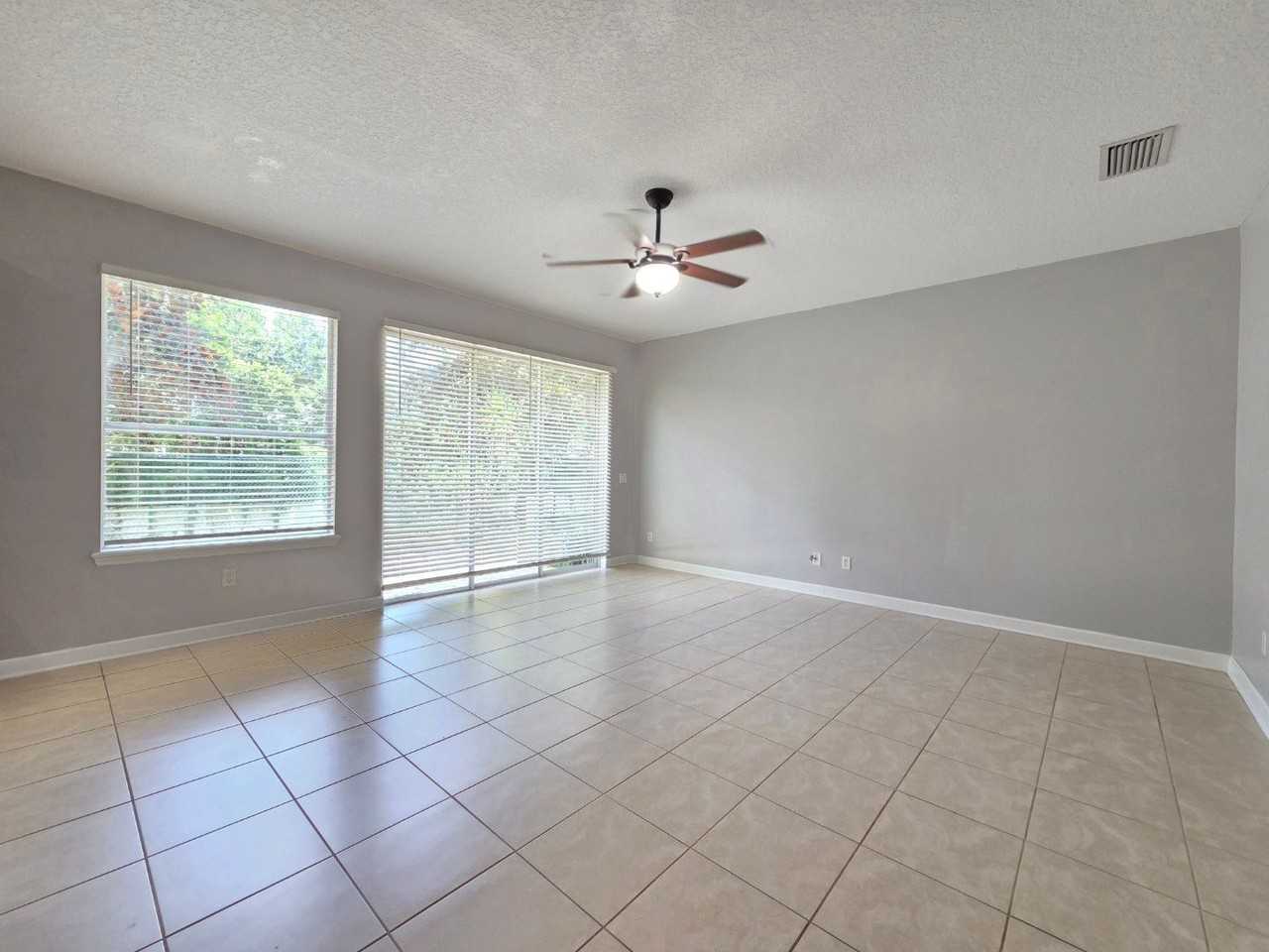 337 Coral Beach Cir - Photo 4 of 19