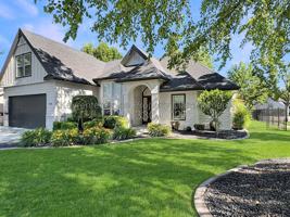 featured image of 650 E Whitney Ct