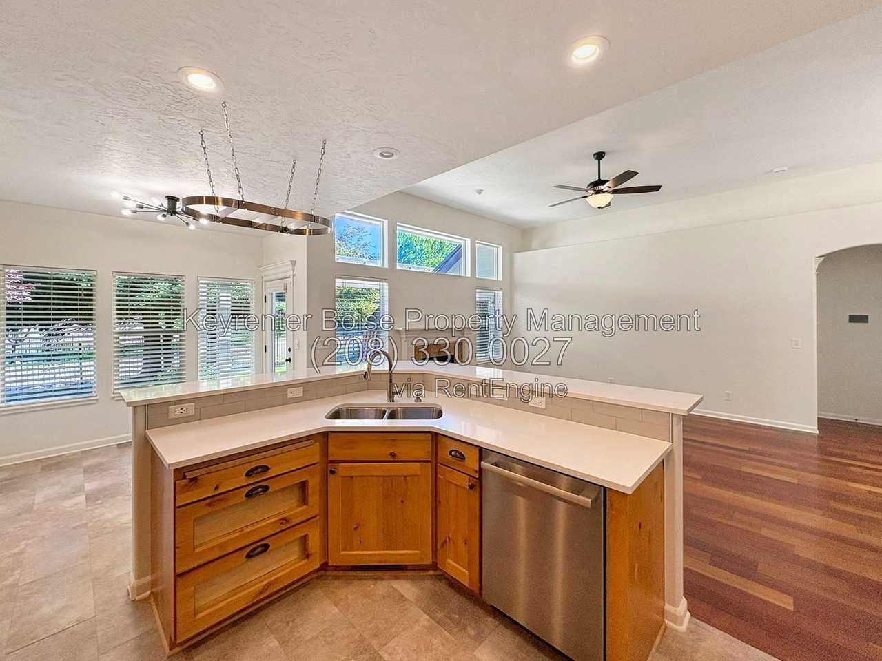 650 E Whitney Ct - Photo 5 of 28