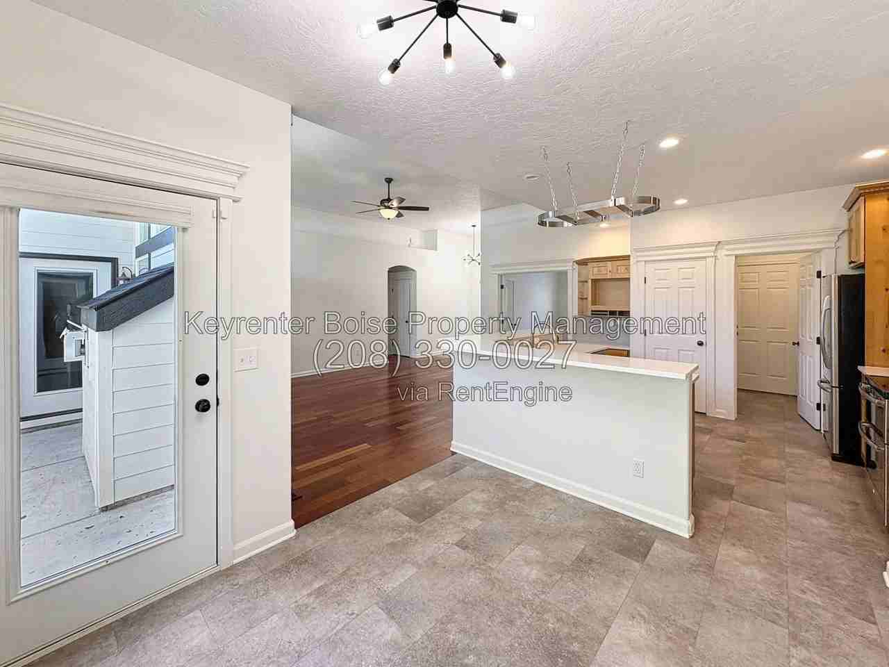 650 E Whitney Ct - Photo 7 of 28