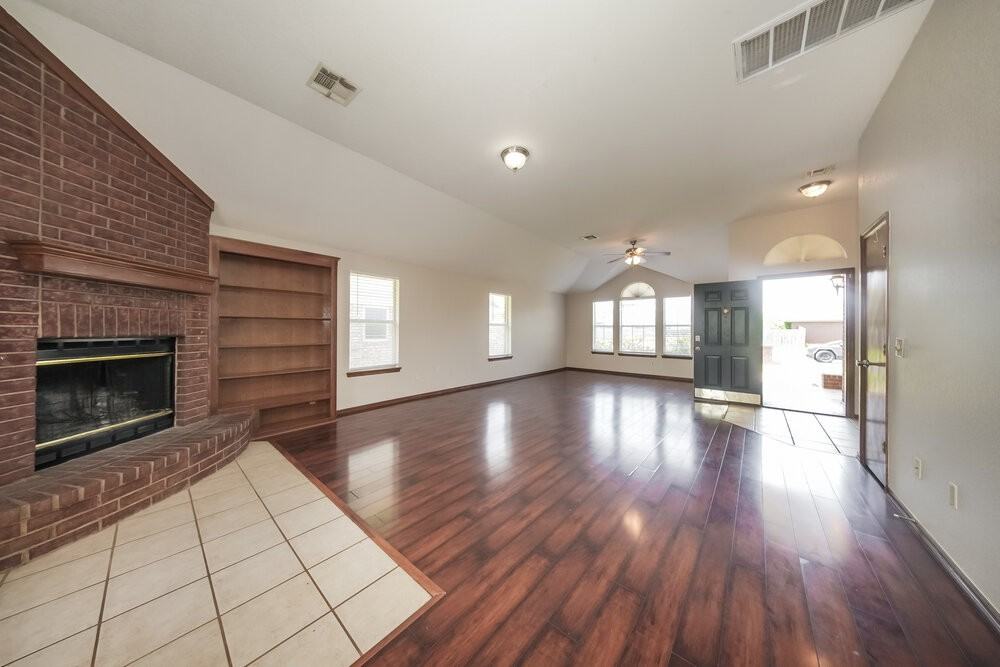 329 Ridge Bluff Dr - Photo 4 of 16