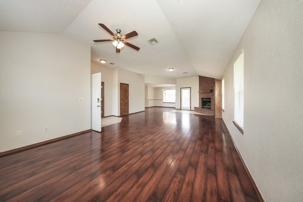 329 Ridge Bluff Dr - Photo 5 of 16