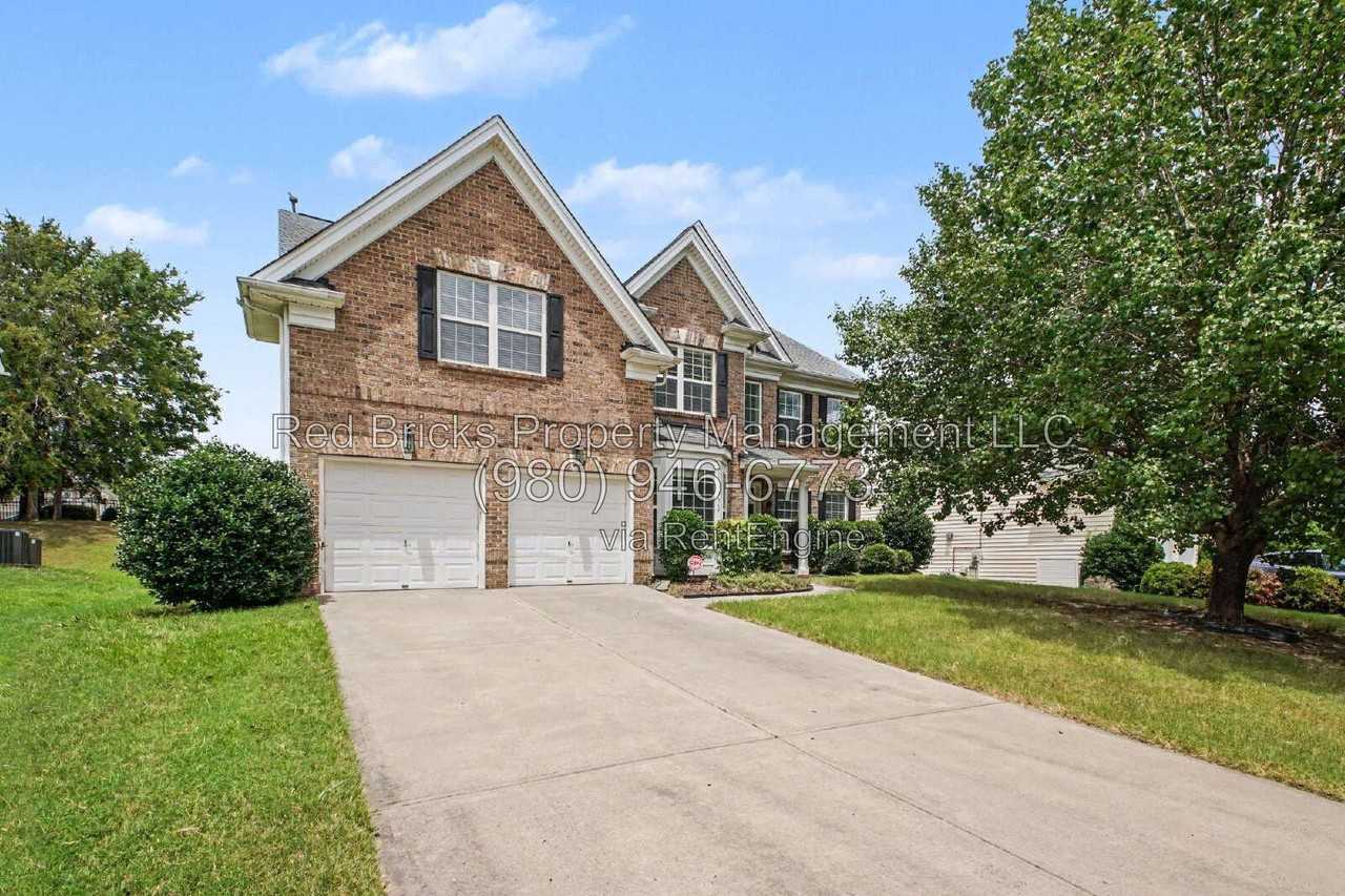 7864 Whisperingwood Dr - Photo 3 of 44