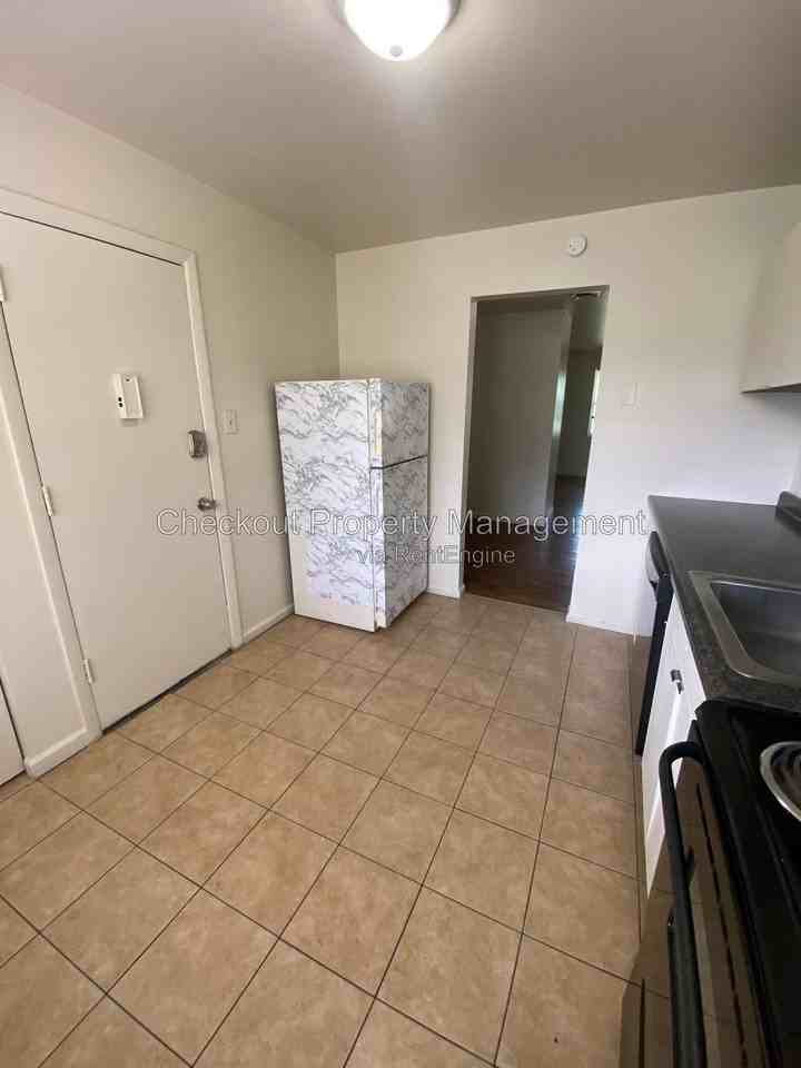 9987 Sloane Sq - Photo 3 of 3
