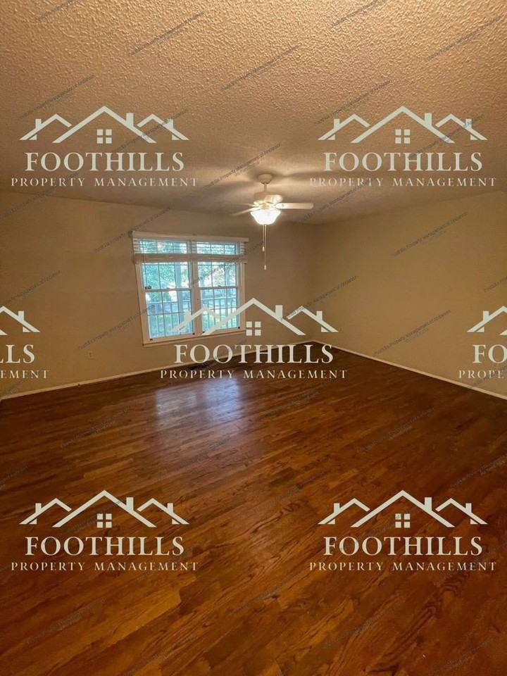323 Johnson Ave - Photo 2 of 10