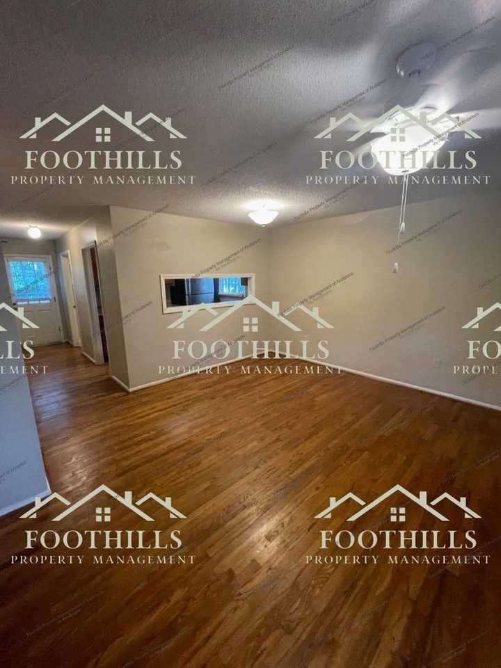 323 Johnson Ave - Photo 3 of 10