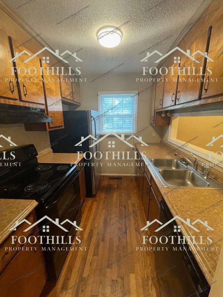 323 Johnson Ave - Photo 4 of 10