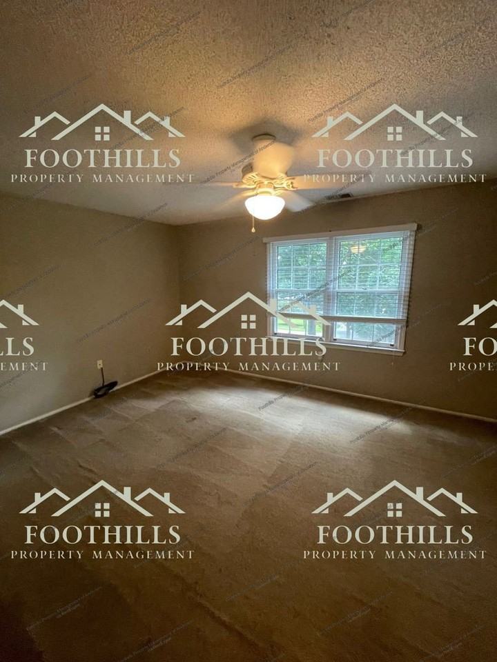323 Johnson Ave - Photo 6 of 10