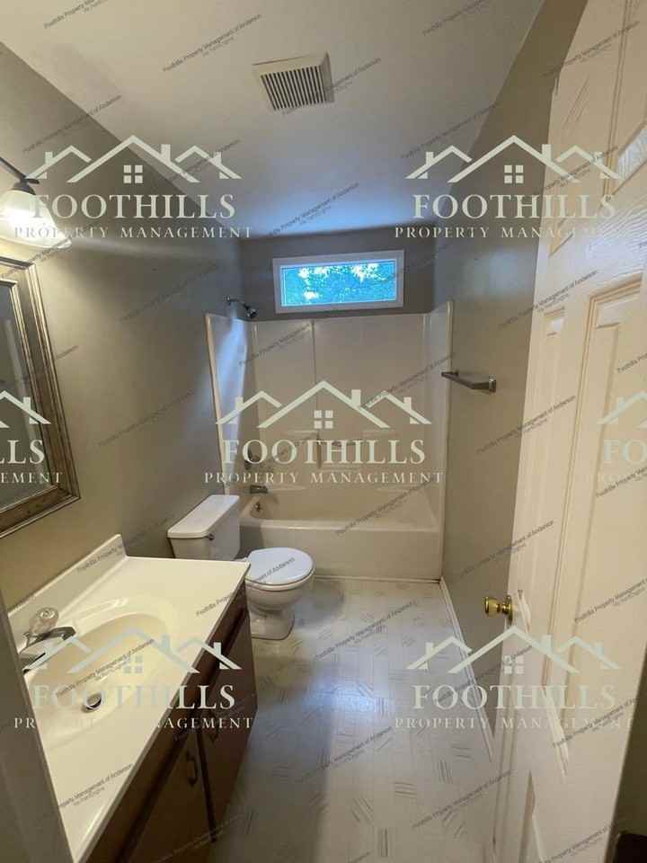 323 Johnson Ave - Photo 7 of 10