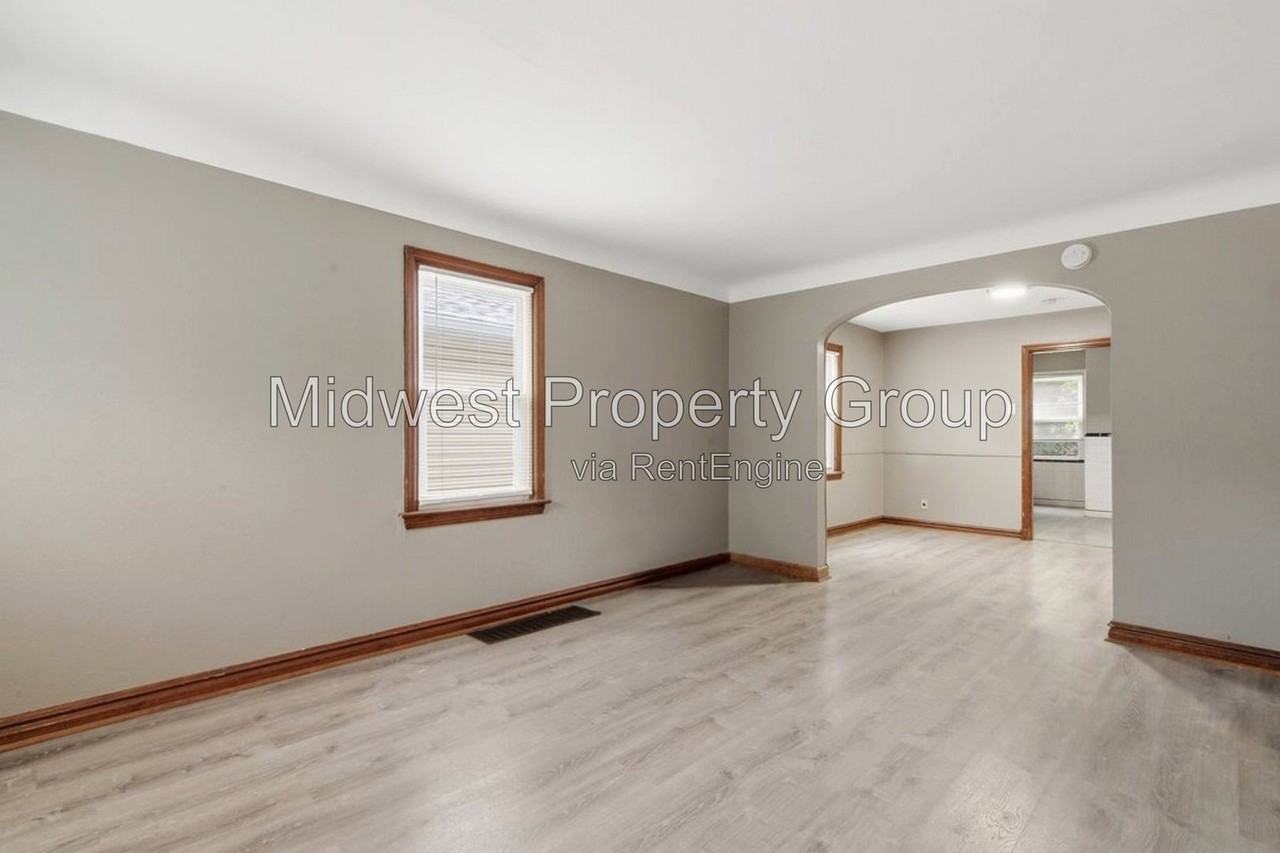 249 S Hartnett Ave - Photo 3 of 23