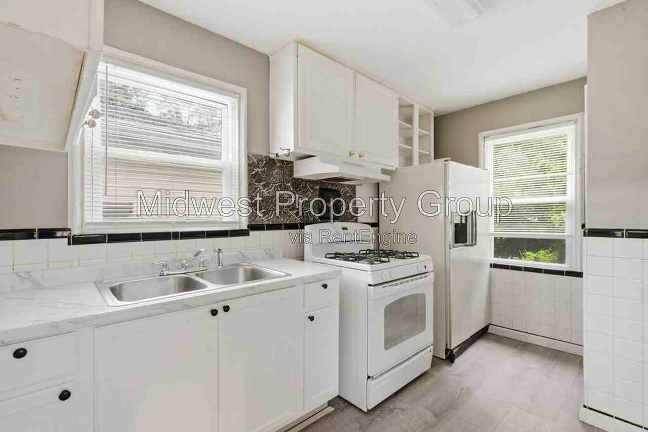 249 S Hartnett Ave - Photo 4 of 23