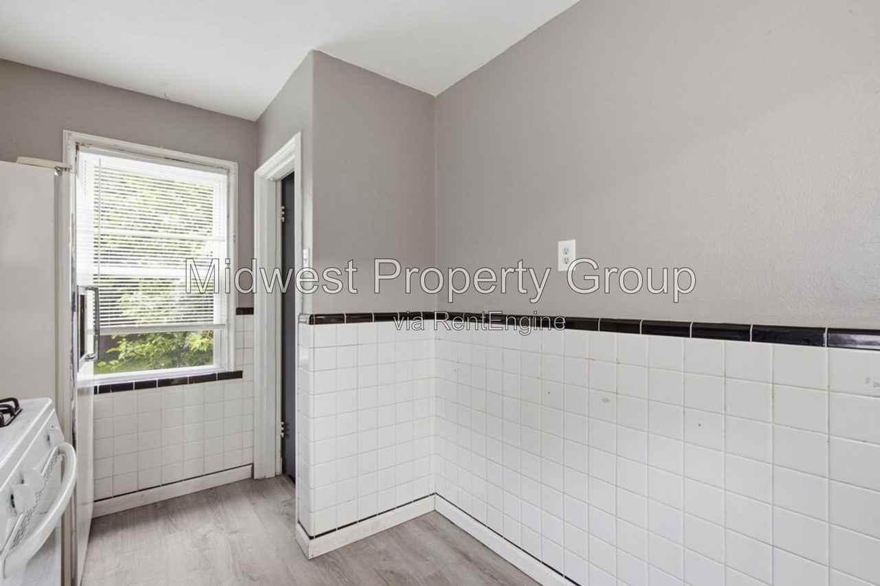 249 S Hartnett Ave - Photo 7 of 23