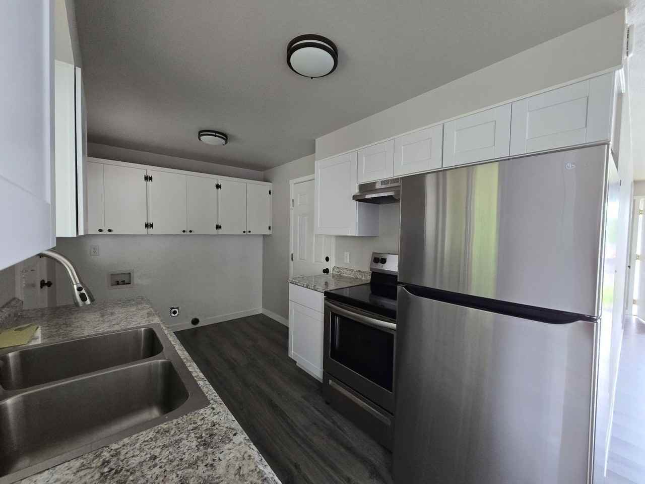 2585 W Bradford Ave - Photo 4 of 15