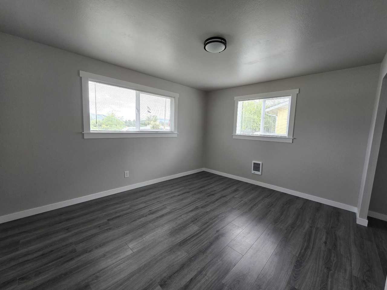 2585 W Bradford Ave - Photo 7 of 15