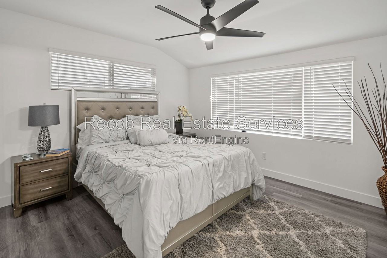 4988 Genesee Ave #4980 - Photo 4 of 20