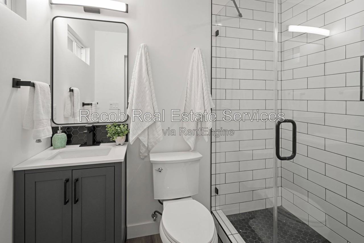 4988 Genesee Ave #4980 - Photo 5 of 20