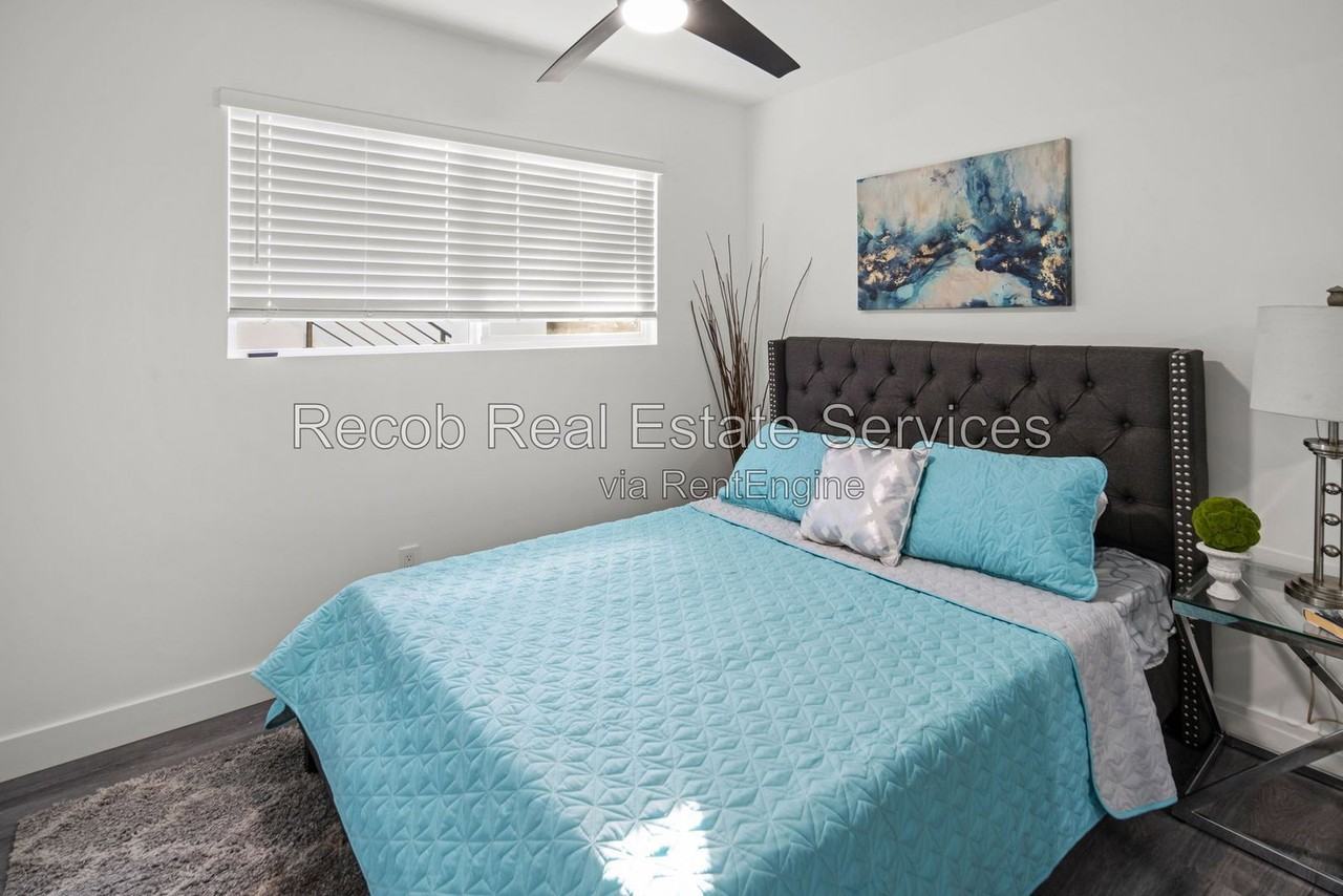 4988 Genesee Ave #4980 - Photo 6 of 20