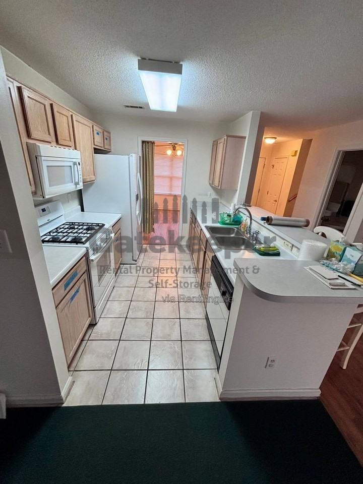 644 N Fairfield Dr - Photo 3 of 21