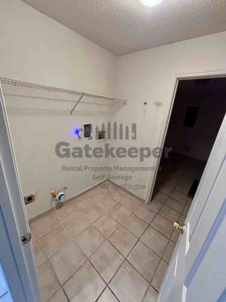 644 N Fairfield Dr - Photo 6 of 21