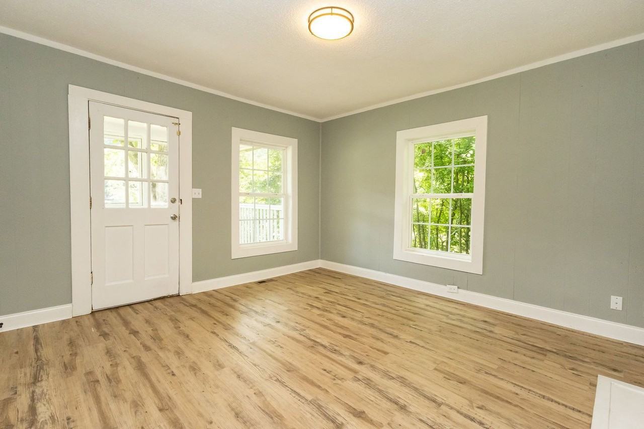 114 1st St - Photo 5 of 21