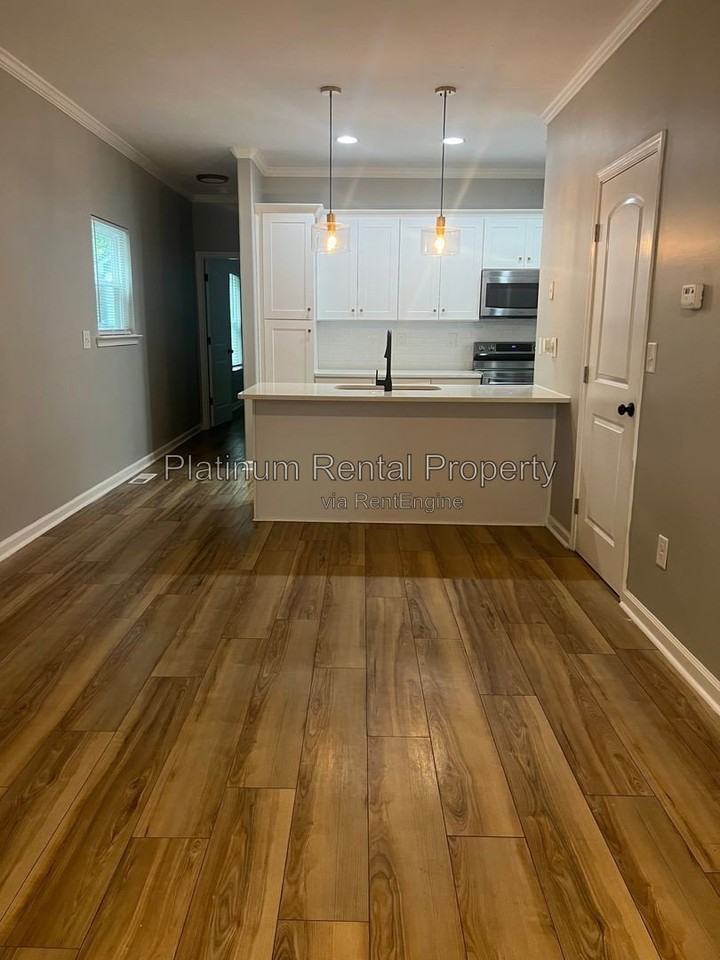 223 Fletcher St Sw - Photo 2 of 18