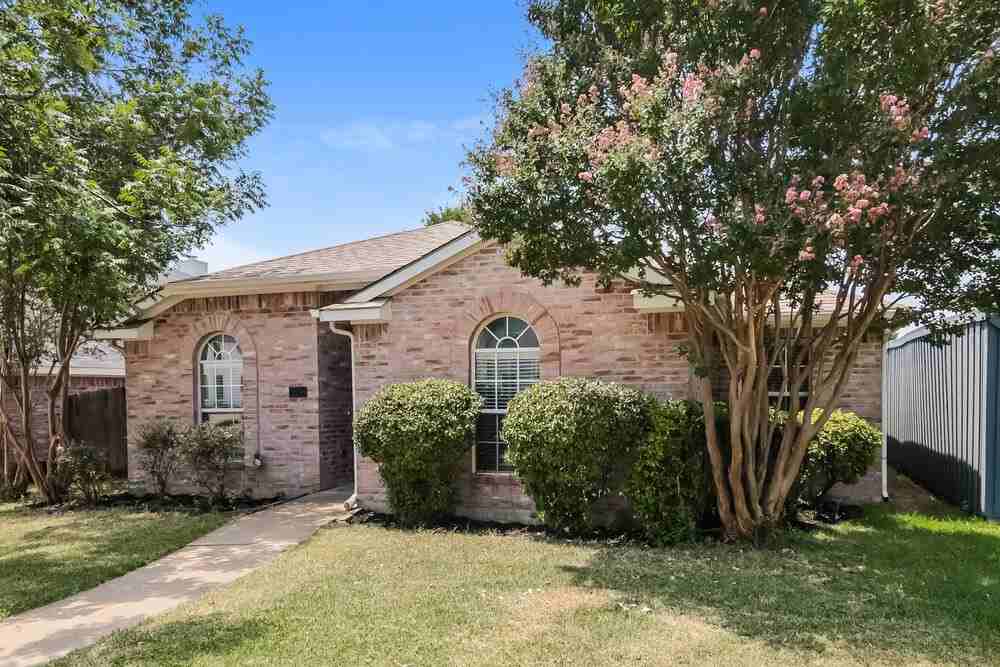 2268 Bresee Dr - Photo 3 of 16