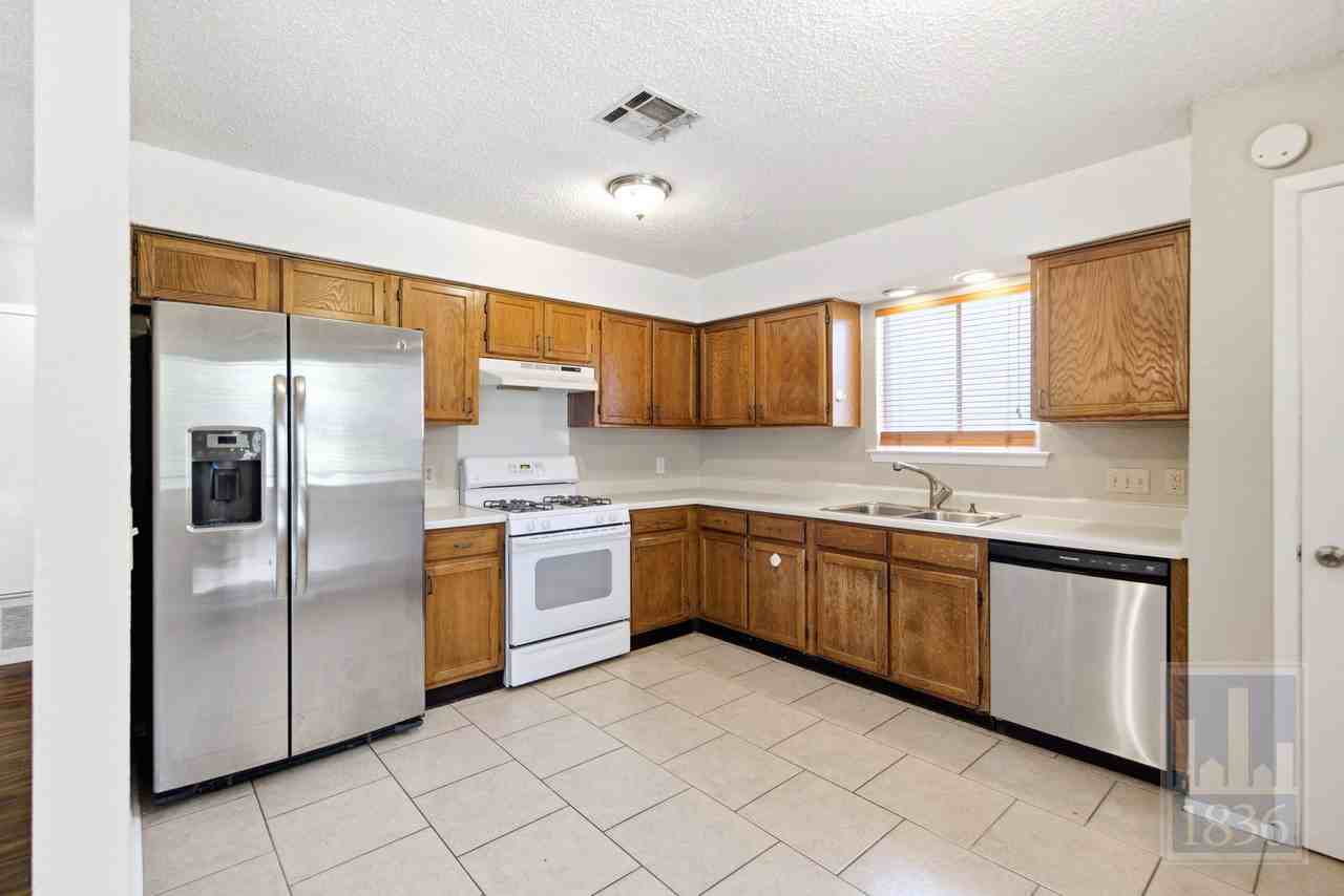 9002 Marsh Dr - Photo 2 of 50