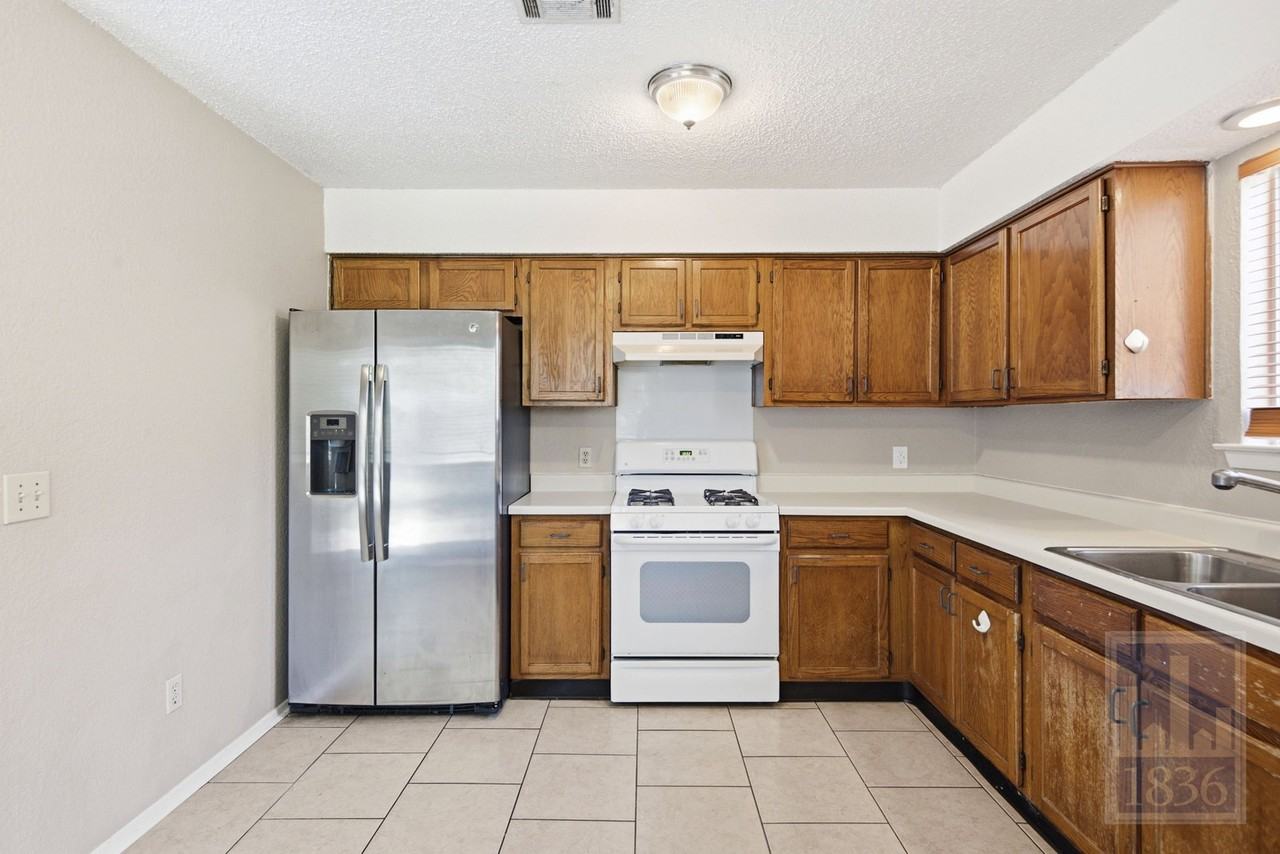 9002 Marsh Dr - Photo 3 of 50