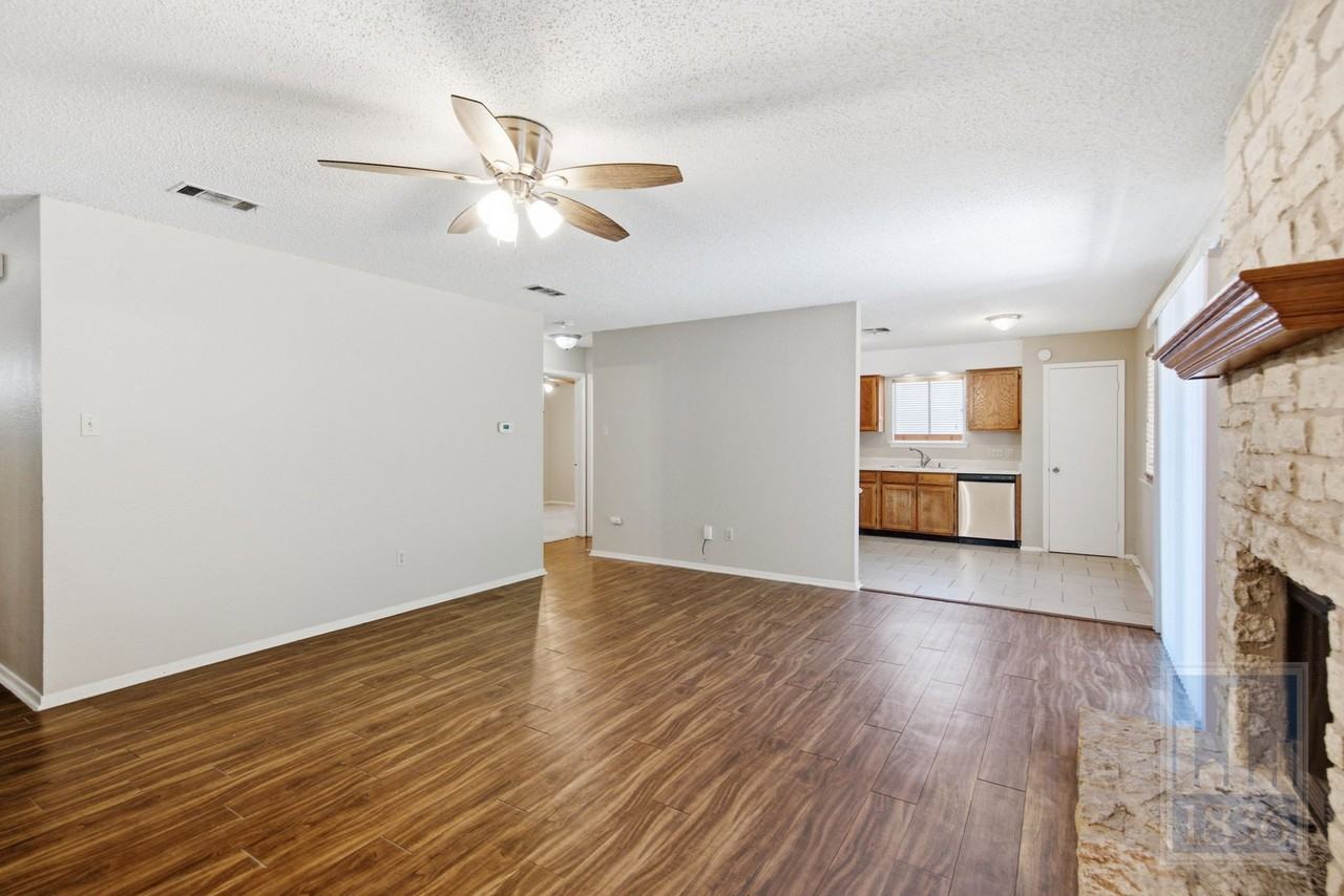 9002 Marsh Dr - Photo 7 of 50