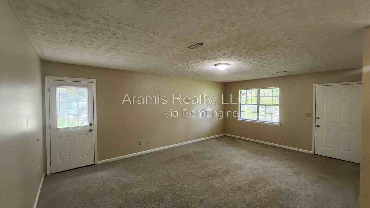 1050 Greendale Ln - Photo 2 of 14