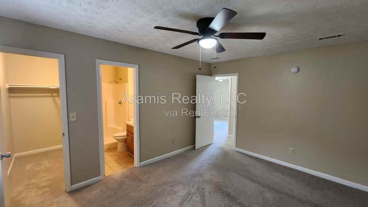 1050 Greendale Ln - Photo 5 of 14