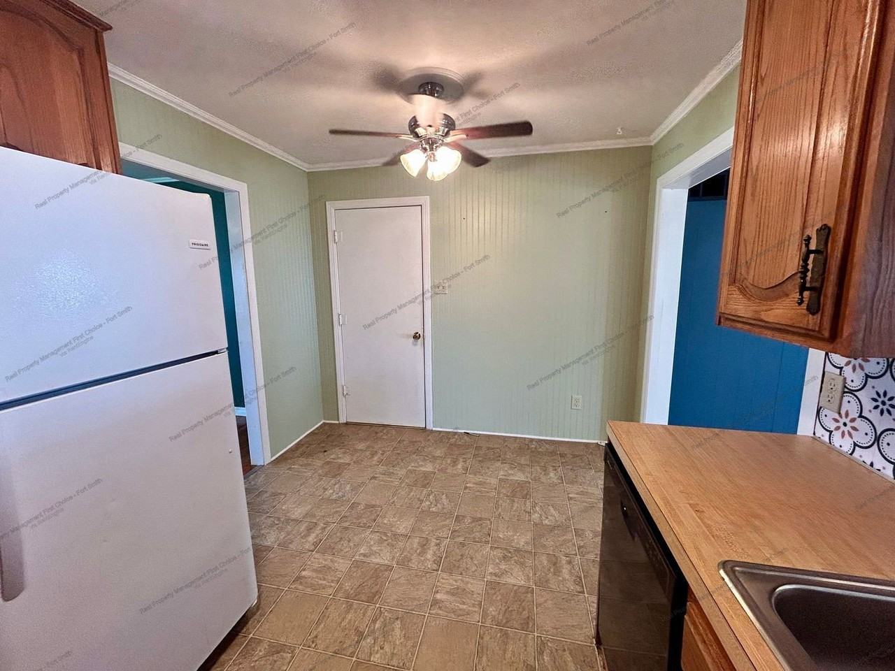 4205 S 17th St - Photo 5 of 19