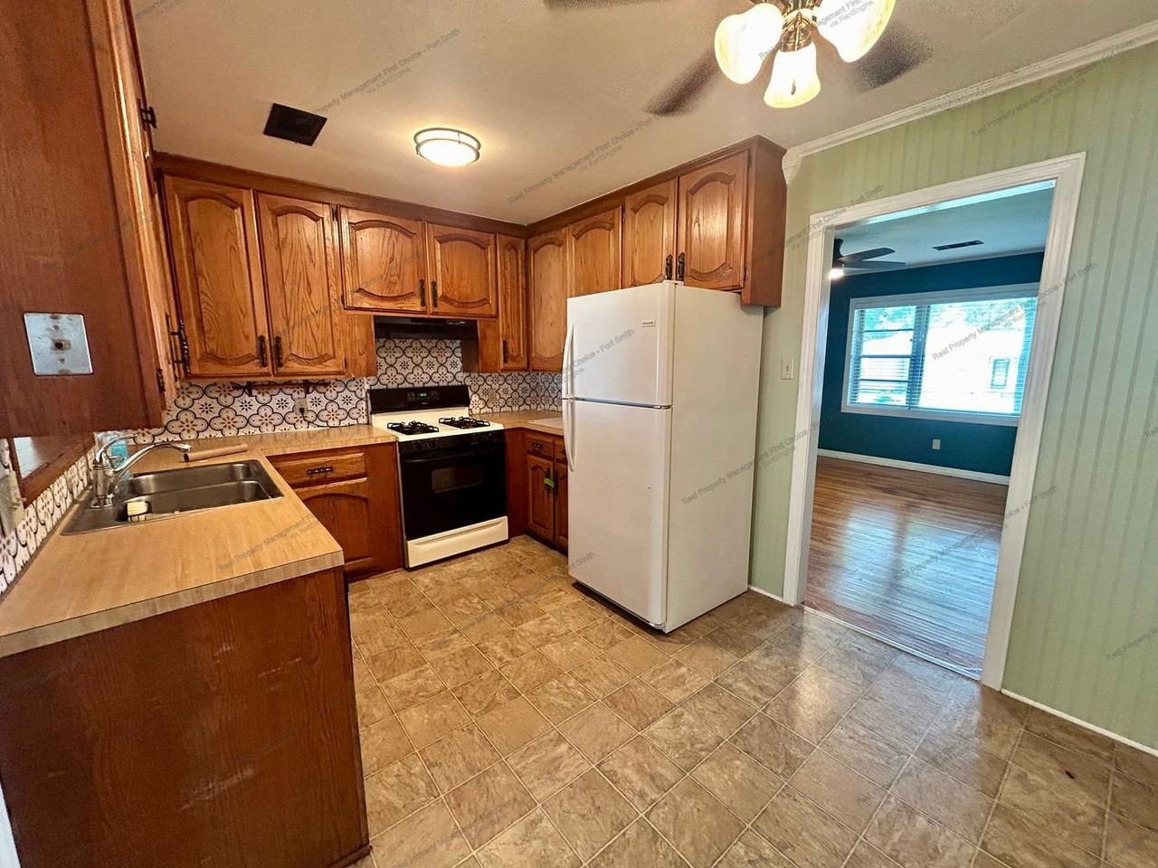 4205 S 17th St - Photo 6 of 19