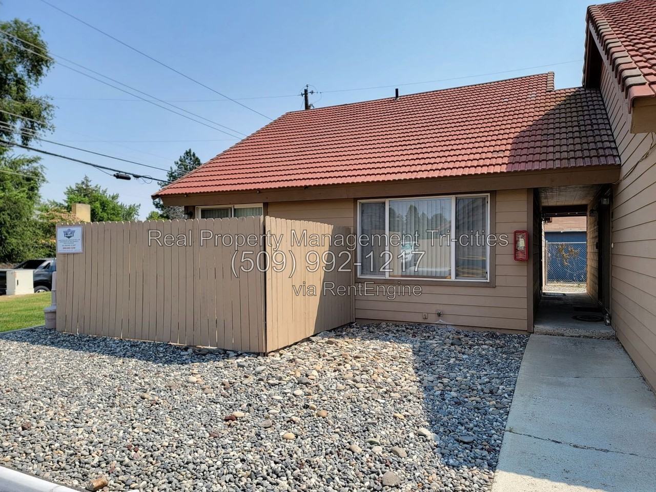 1025 W Entiat Ave #A2 - Photo 2 of 9